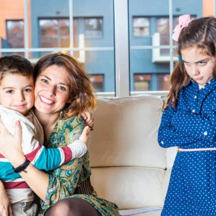 صورة تعبر عن مشاعر الغيرة