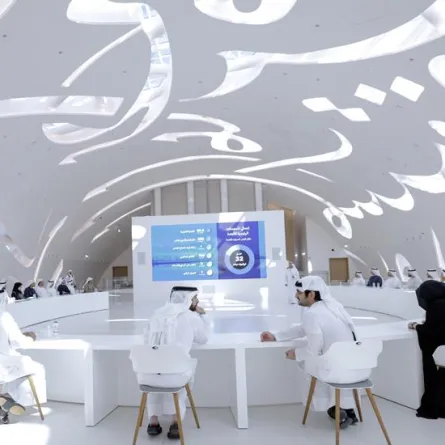 استعراض آليات تنفيذ أجندة دبي الاقتصادية في متحف المستقبل. الصورة من الموقع الإلكتروني الرسمي للشيخ حمدان بن محمد