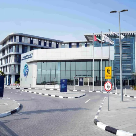 القرية العالمية وأكاديمية بلووم ورلد يطلقان "جائزة المخرجين الشباب". الصورة من مكتب دبي الإعلامي