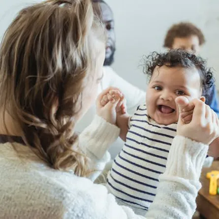 أم أمريكية تكشف معاناة رضيعتها من متلازمة الفيل