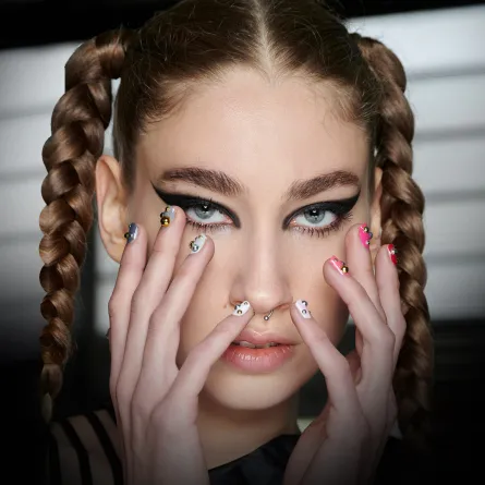 صيحات شعر ومكياج وأظافر 2023