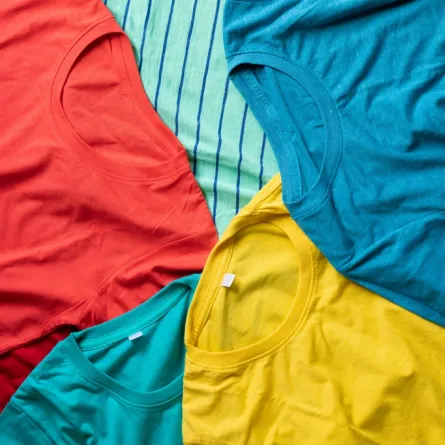 كيفية إزالة آثار التعرق والبقع عن الملابس الملونة؟