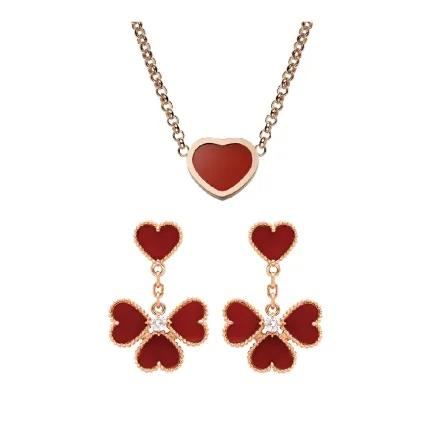 مجوهرات مرصعة بحجر الكارنيليان الأحمر لشتاء 2023