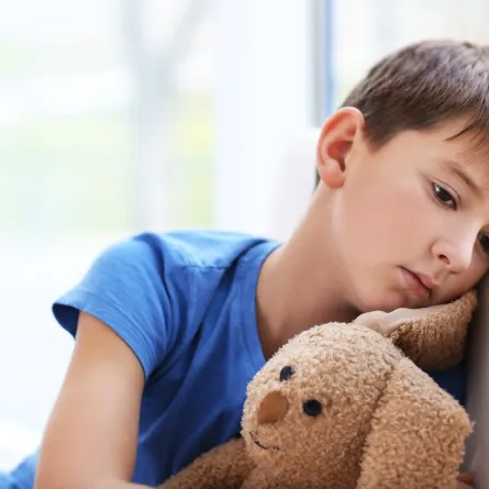 صورة لطفل مصاب باضطراب التعلق