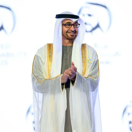 الشيخ محمد بن زايد آل نهيان في حفل التكريم. الصورة من مكتب أبوظبي الإعلامي