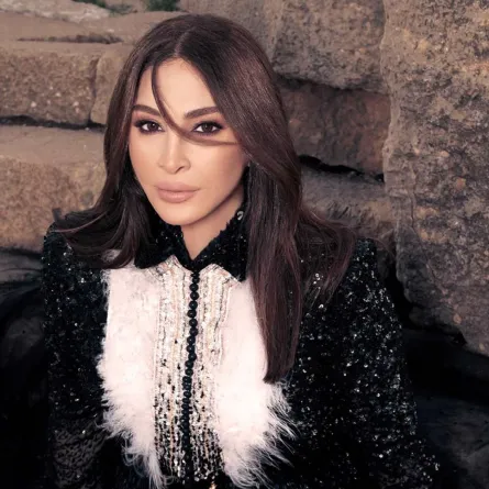 إليسا - الصورة من حسابها على الفيس بوك