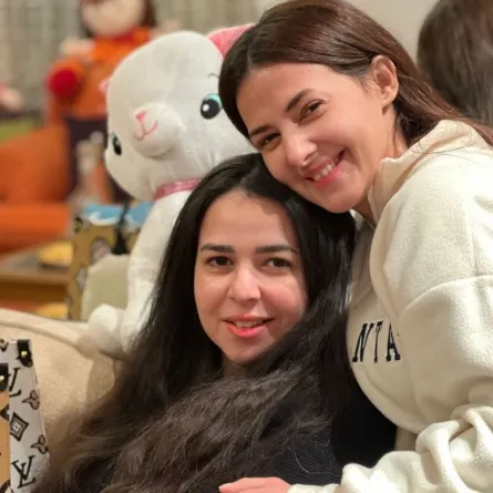 دنيا وإيمي سمير غانم - صورة من صفحة دنيا على انستغرام