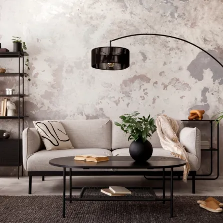 الغرفة ذات النوافذ الضخمة قابلة لاستقبال أي تصميم مرغوب من ورق الجدران