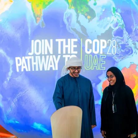عبدالله بن زايد يطلق شعار مؤتمر الأطراف COP28 الذي يرمز إلى التعاون والتركيز على العمل والابتكار - الصورة من وام