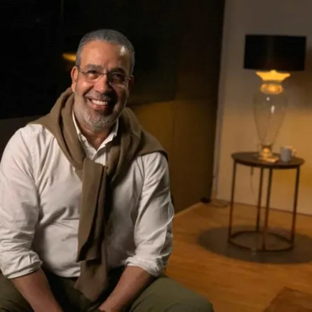 مدحت العدل - الصورة من صفحته الرسمية على الفيس بوك