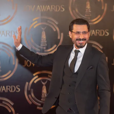 أحمد عيد في حفل Joy Awards-الصورة من المركز الإعلامي لموسم الرياض