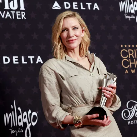 US-Australian actress Cate Blanchett pose in the press room with the Best Actress award for "Tar" during the 28th Annual Critics Choice Awards at the Fairmont Century Plaza Hotel in Los Angeles, California on January 15, 2023. Michael TRAN / AFP