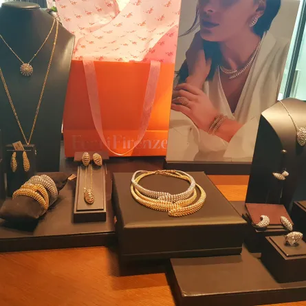 من القطع التي عرضتها دار FerriFirenze في المعرض الأول الخاص بها في الرياض 