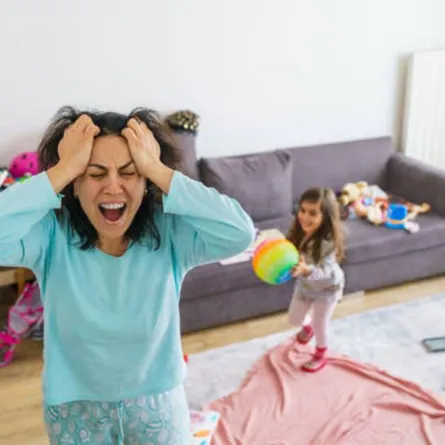 صورة تعبر عن البيت غير المنظم بسبب الأطفال غير المنظمين