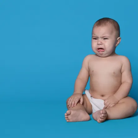 صورة لرضيع يبكي