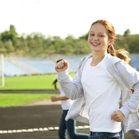 صورة لشابة تمارس رياضة الجري