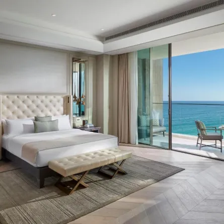 جولة على الفنادق الشهيرة في الجميرا