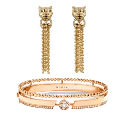 تزيني بمجوهرات مُزينة بالخرز الذهبي اللامع لتسحري القلوب في شتاء 2023