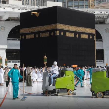 (20) دقيقة مدة غسل صحن المطاف وغسل المسجد الحرام (10) مرات يوميًا