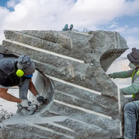 ملتقى طويق للنحت.. منحوتات جمالية تزيد من روعة الرياض