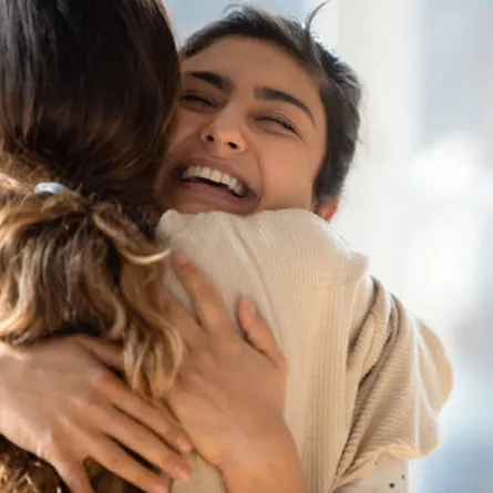 صفات رئيسية يتميّز بها الصديق الحقيقي