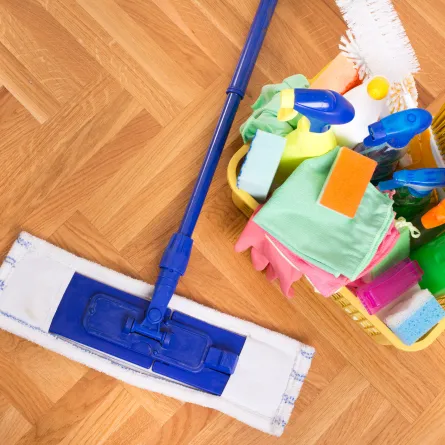 أدوات ومواد يتم الاحتياج إليها في تنظيف الأرضيات