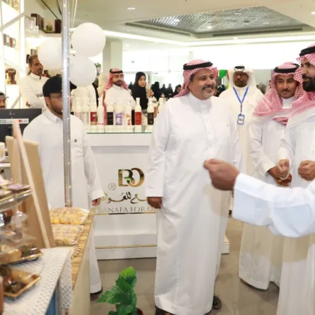 جامعة جدة تطلق متجري 7