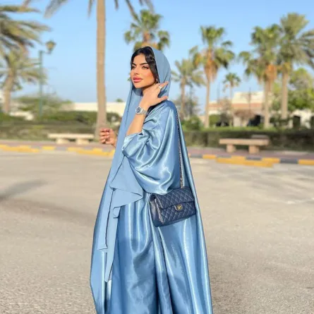 شهد الزهراني بعباية ساتان-الصورة من حسابها على انستغرام