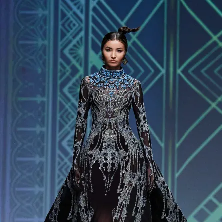 فستان خطوبة بياقة عالية من مايكل سينكو Michael Cinco