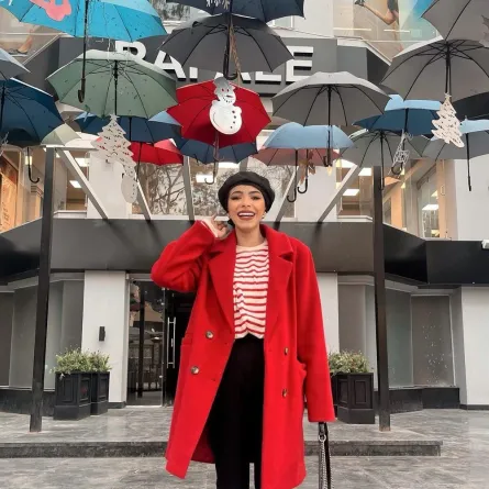 منة السني بإطلالة كلاسيكية- الصورة من حسابها على انستغرام