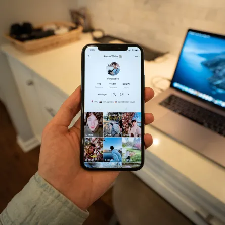 طريقة توثيق حساب تيك توك - الصورة من unsplash
