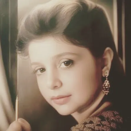 نبيلة عبيد من مرحلة المراهقة - الصورة من حساب الفنان التشكيلي قصي طارق على انستغرام