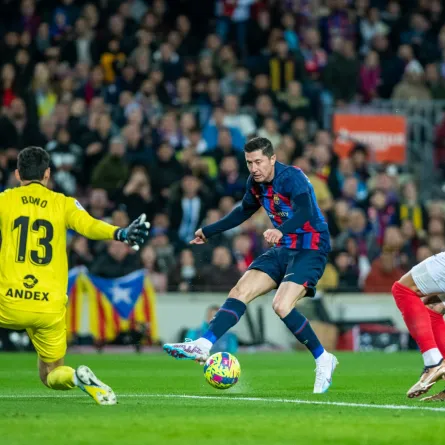 برشلونة في مواجهة إشبيلية في منافسات الدوري الإسباني - الصورة من حساب برشلونة على تويتر