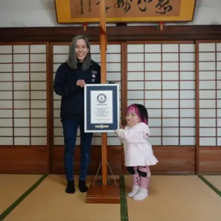 أغرب شقيقتين توأم في العالم يدخلان موسوعة غينيس - الصورة من موقع غينيس للأرقام القياسية