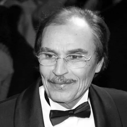 الفنان الراحل عزت العلايلي - الصورة من حساب الفنان خالد النبوي على تويتر