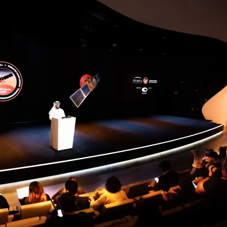 مسبار الأمل ينتقل إلى مدار جديد حول كوكب المريخ لرصد قمر “ديموس”- الصورة من وام