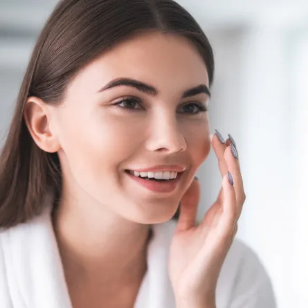 ما هي أبرز فوائد الكريمات الليلية والنهارية للبشرة؟