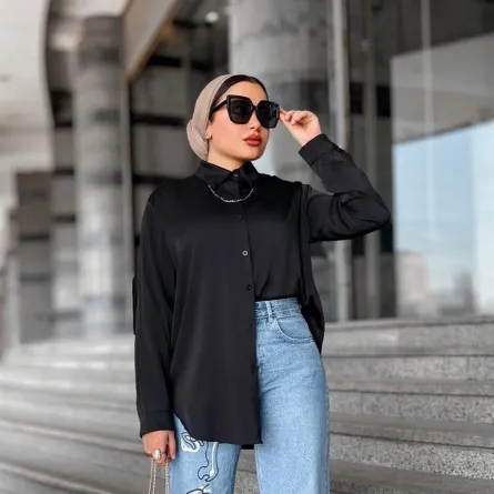 هاجر جمال باطلالة رسمية - الصورة من حسابها على الانستغرام