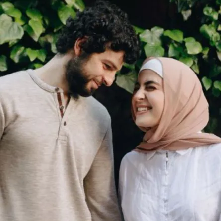 اللقاء الأول بين الخطيبين