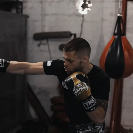 بسبب خطأ طبي.. إصابة المصارع هالك هوجان بشلل نصفي 