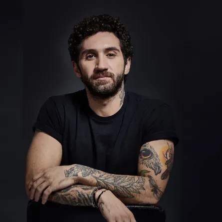 المصمم جان-لويس صبجي: في أزيائي صور ظلية دائمة التغيّر