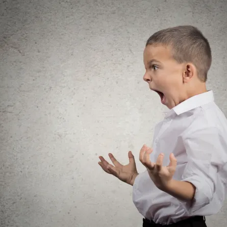 صورة لطفل يشتم