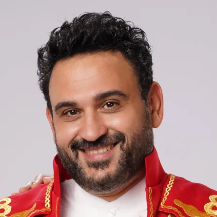 أكرم حسني - الصورة من صفحته الرسمية على الفيس بوك