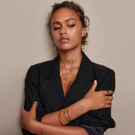 المصممة حكيمة آل سعيد: كل تصميم يحمل رواية مثيرة محملة بالأحاسيس