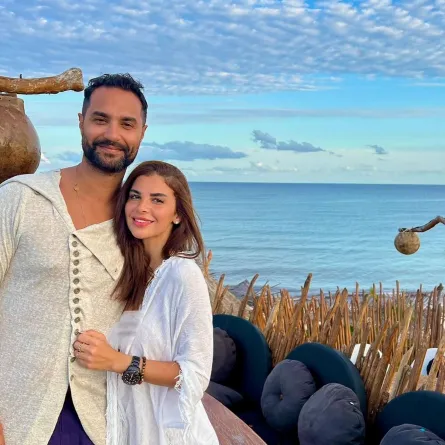 كريم فهمي وزوجته - الصورة من حسابه على انستغرام