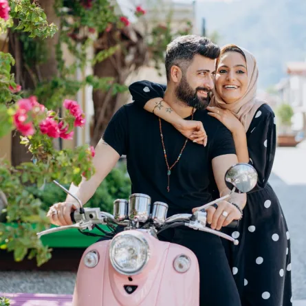 خطيبان فى موعد مع السعادة