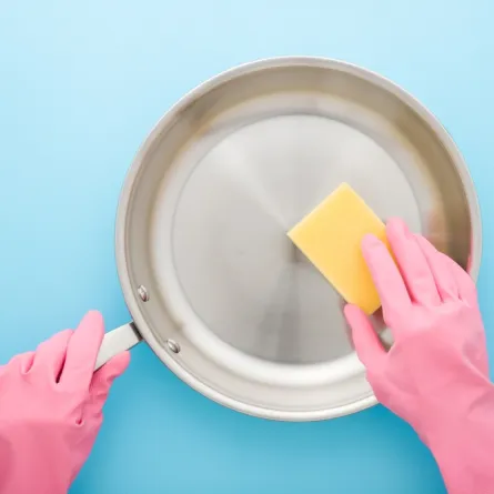 جلي الآنية المصنوعة من الألمنيوم