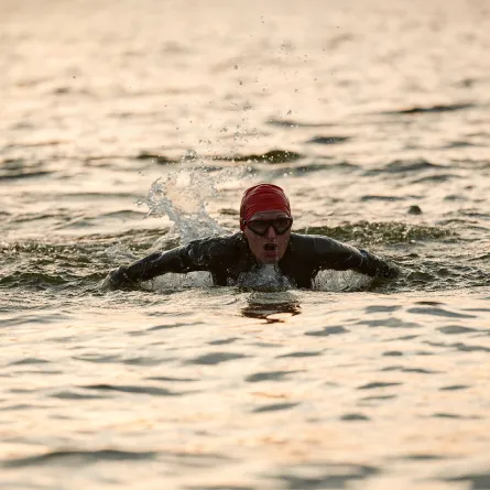 وجهات سياحية توفر لك سباحة ممتعة في عز الشتاء