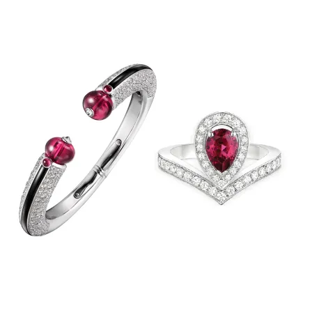 مجوهرات بلون بانتون فيفا ماجينتا