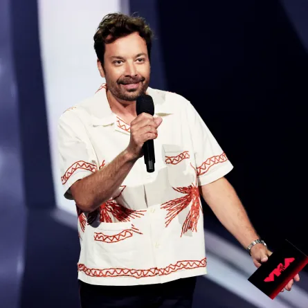 NEWARK, NEW JERSEY - AUGUST 28: Jimmy Fallon speaks onstage at the 2022 MTV VMAs at Prudential Center on August 28, 2022 in Newark, New Jersey. Theo Wargo/Getty Images for MTV/Paramount Global/AFP Theo Wargo / GETTY IMAGES NORTH AMERICA / Getty Images via AFP